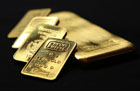 Золото незначительно дорожает на фоне ослабления доллара