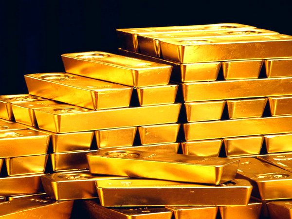 Золото продолжает дешеветь после достижения минимума с начала года